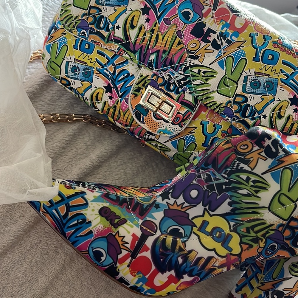 Graffiti set includes bag & shoes
